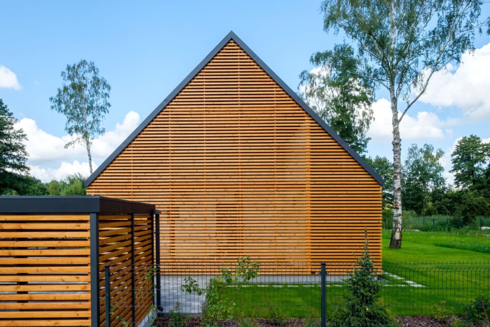 Wiata drewniana Simple House z&nbsp;zamykanym schowkiem ogrodowym