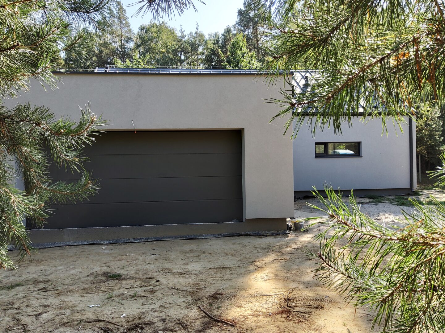 Dom modułowy Simple House z garażem z płaskim dachem